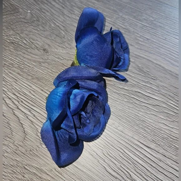 Artificial Roses - Picture 6 of 8